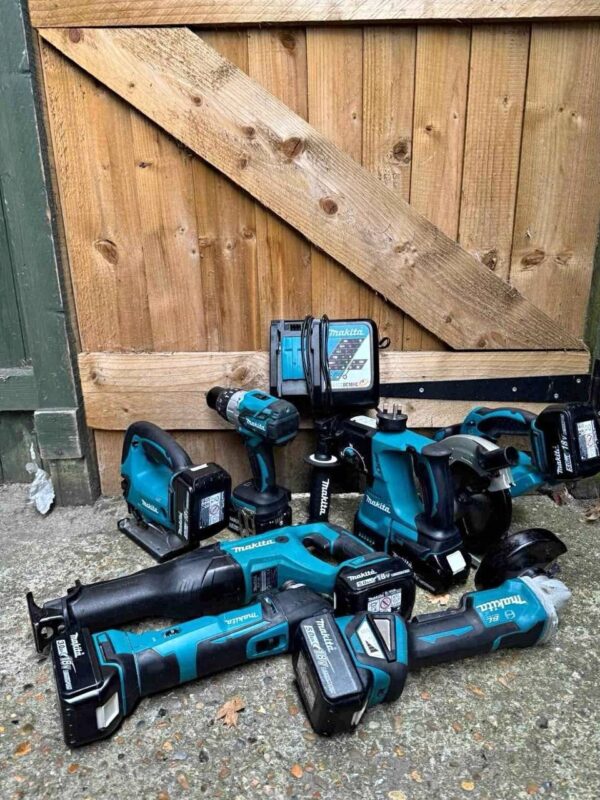 makita 40v max kit tools set Open Makita 40V Max XGT combo kit showing drill, impact driver, circular saw, reciprocating saw, batteries, and charger in a hard case. Makita XGT tools, 40V Max cordless kit, professional power tool combo, Makita drill and impact driver, XGT battery platform, job site tool set, brushless motor tools, Makita 40V saw kit, heavy-duty construction tools, cordless tool combo kit